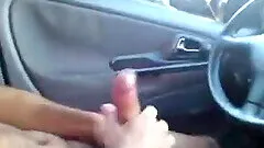 Car jerk with buddy - branle en voiture avec un pote