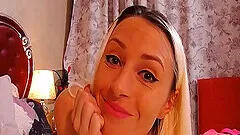 Hot blonde in pink that love spreading her legs