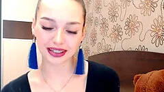 Big booty chick plays and sucks her toy