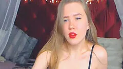 Pretty Horny Teen Playing Her Pussy On Cam