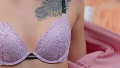 Inked lesbian Bonnie Rotten pounds nerdy Kiara Cole with toys