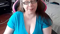 Mature nerdy MILF exposes her huge natural tits on a chair