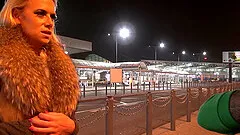 Blonde MILF babe Sasha hardcore pussy fucked in a car