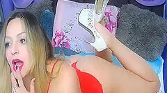 Blonde Babe Offers Refreshing Webcam Show
