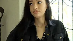 Brunette cutie Scarlett Bloom takes a cumshot in her mouth