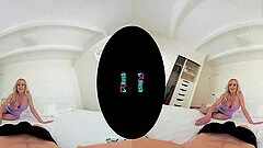 Brandi Love masturbating in virtual reality