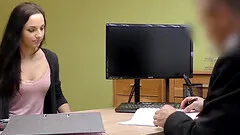 Skinny miss pays with sex for realization of business plan