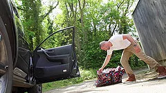 Alessandra fucks a fellow in a car before being covered in semen