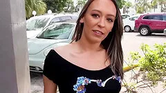 Drilling the smooth shaved pussy of Raelynn Taylor in a car