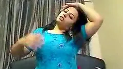 Sexy indian tits babe toys her pussy on livecam