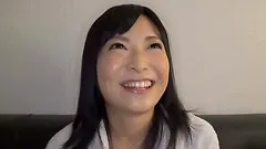 Yamada Ayaka spreads her legs for a big buzzing toy