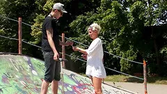 Granny with a hot body enjoys a trembling wiener in the park