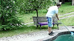 Domme is a fat sugar who sits on her dude's face in the park