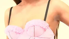 Young hottie loves rubbing her pussy solo in bed