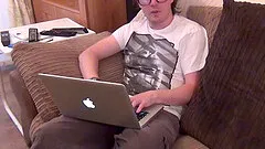 Nerdy guy gets deep-throated by a plump tattooed babe