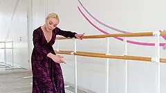 Russian blonde solo model unpinning attire flexible