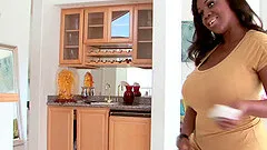 Bootylicious babe with great tits getting the interracial treatment