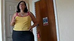 Fatty dark-haired lady in glasses delivers an astonishing blowjob in POV