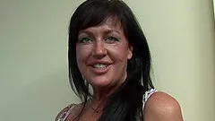 She's an experienced solo model who definitely knows how to use toys