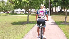 Glamorous babe can take it pretty deep into her tunnel of love