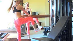 Sporty chick in super hot spandex pants masturbates