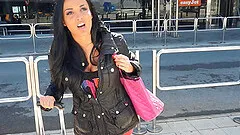 Big booty babe is more than willing to fuck in a car