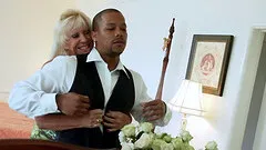 Mandy McGraw is an experienced chick who still loves to get banged