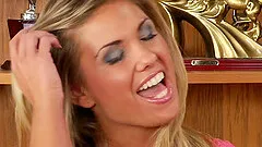 Cocksucker in sporty clothes eats dick from her knees