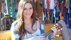 Public flashing of her tits and pussy makes the girl so happy