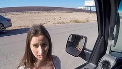 Flamboyant babe spreads her legs in the car to get penetrated hard