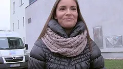 Amazing amateur babe gets seduced and banged in the local park