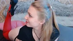 HOT College Babe Dildoing Her Pussy On Cam