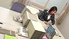Eager Japanese secretary blows the boss in the office