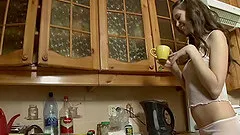 Greasy brunette brings herself to orgasm with a toy in the kitchen