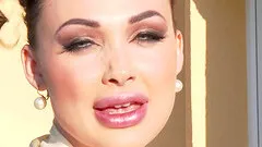 Lesbian therapist shows her girls how fondling once's butts is contenting