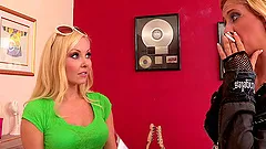 Smoking milf Cherie Deville strapon fucks sexy Aaliyah Love