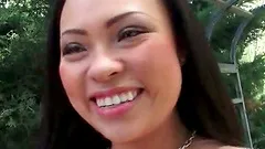 Tempting brunette gives BJ for cunt lick outdoor