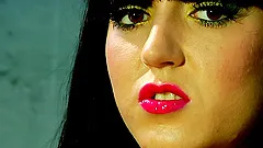 Brunette with tattoo enjoys fingering pussy nicely in solo model scene