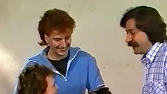 Short-haired amateur milf gets fucked in missionary pose in retro vid