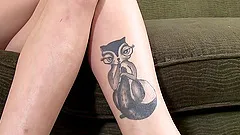 Tattooed brunette Asphyxia Noir shows her asshole for the cam