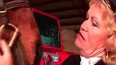 Seductive mature babe getting naked and pleasing cunt