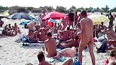 Voyeur cam catches a beautiful girl at a nude beach