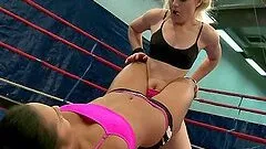 Ionella Dantes and Lioness play lesbian games after a catfight