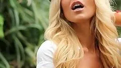 Bella Prelutskaya gets naked on the golf field