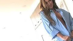 Foxy Lady Gets Naked & Shows Us Her Attributes