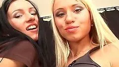 Brunette sucks out a creampie out of blondie's pussy