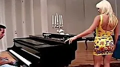 Super sexy blond babe gets naked and bends over