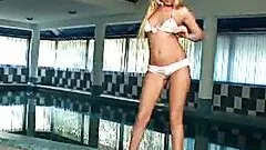 Sexy Donna Bell Pierces Her Tight pussy With A Big Sex Toy