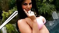 Latina Sunny Leone Gets In The Pool To Play With Her Big Tits and Pussy