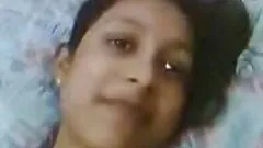 Indiand Babe Shows Her Hairy Pussy in a Homemade Sex Clip